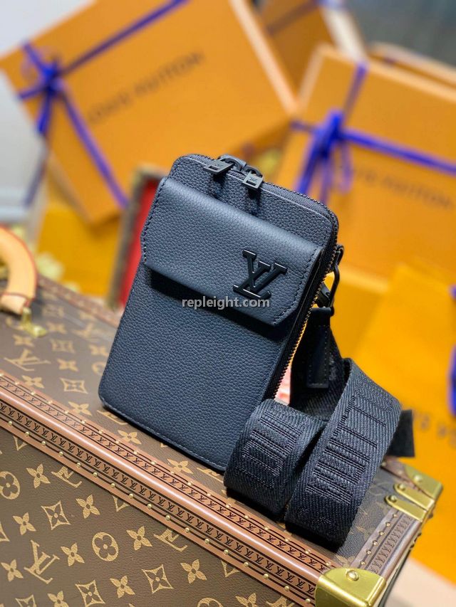 LOUIS VUITTON-M57089 루이비통 블랙 LV 에어로그램 폰 파우치