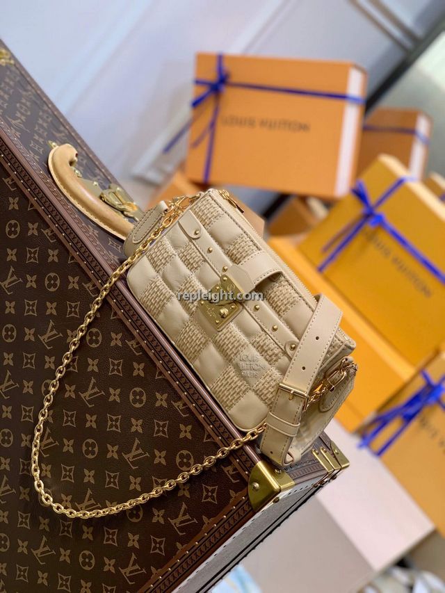 LOUIS VUITTON-M59048 루이비통 베쥬 다미에 퀼트 포쉐트 트로카