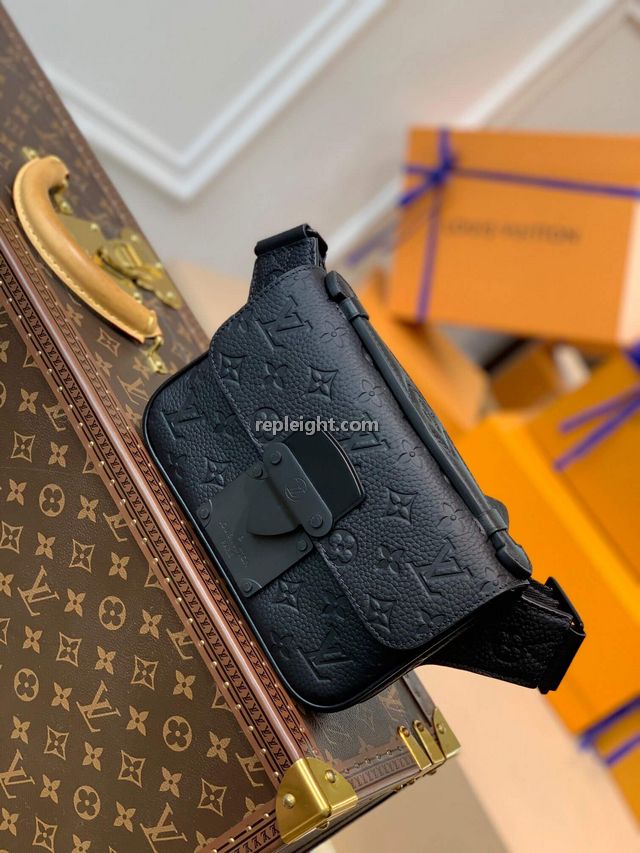 LOUIS VUITTON-M58487 루이비통 블랙 모노그램 토뤼옹 S 락 슬링 백