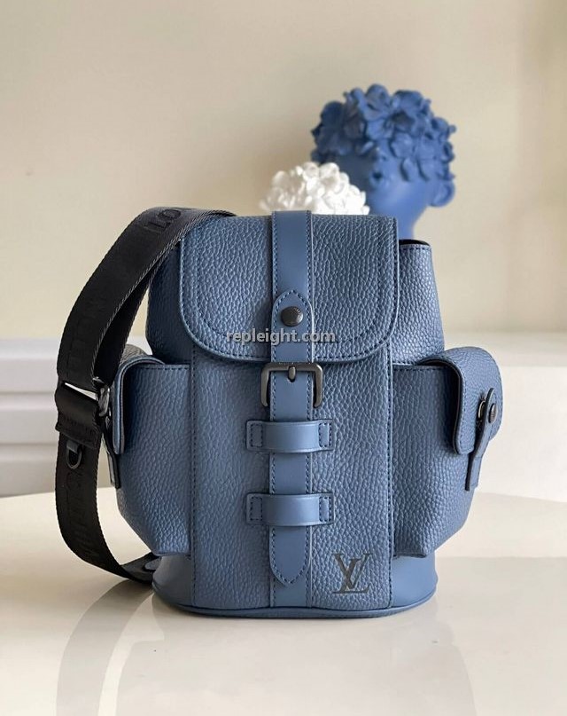 LOUIS VUITTON-M58494 루이비통 네이비 토뤼옹 가죽 크리스토퍼 XS