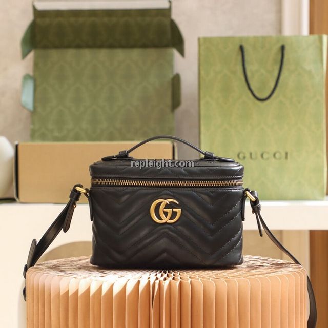 GUCCI-672253 DTDHT1000 구찌 GG 마몽 마틀라세 가죽 미니백