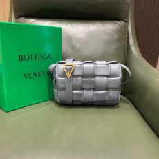 BOTTEGA VENETA-591970 보테가 베네타 선더 패딩 카세트 백