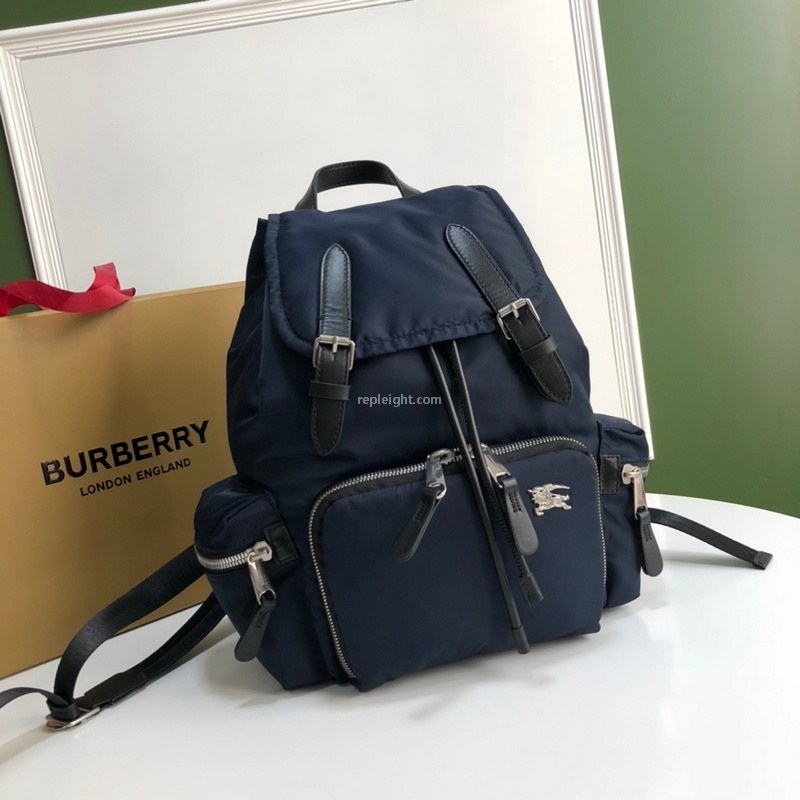 BURBERRY-80067201 버버리 잉크 블루 미디엄 패딩 나일론 가죽 럭색