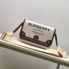 BURBERRY-80302491 버버리 화이트/탠 호스페리 프린트 캔버스 노트 크로스바디 백