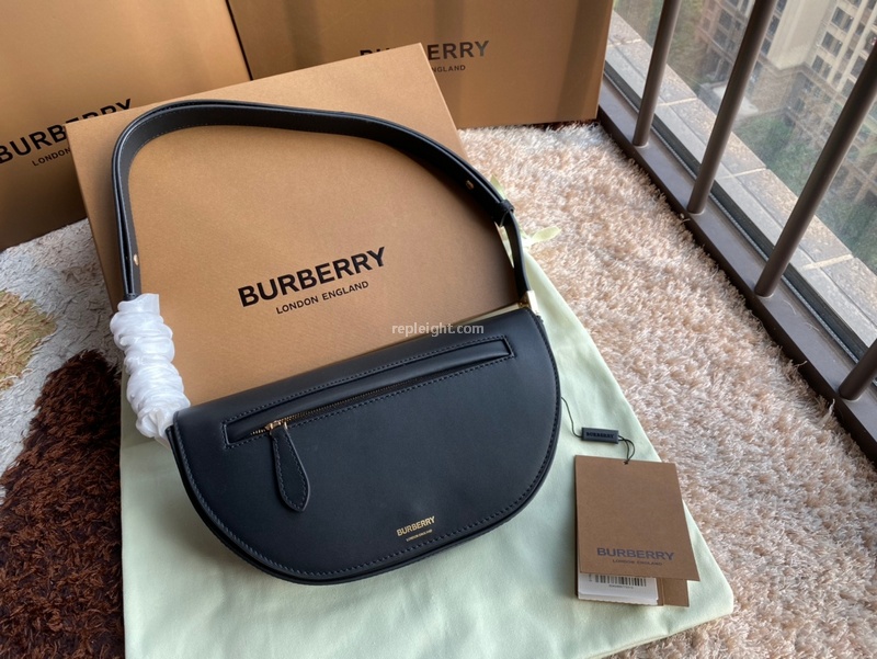 BURBERRY-80363811 버버리 블랙 송아지 가죽 스몰 레더 올림피아 백