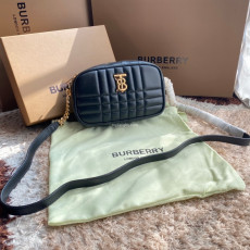 BURBERRY-80490471 버버리 블랙 미니 퀼팅 램스킨 롤라 카메라 백