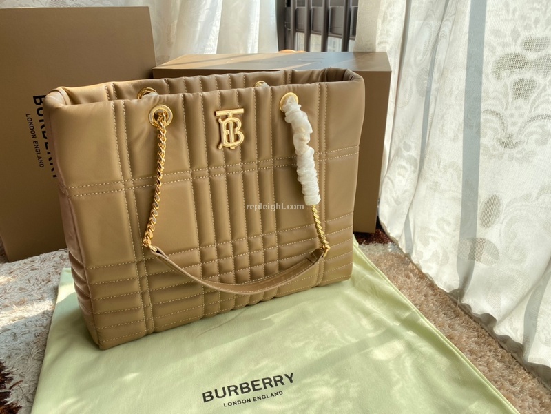 BURBERRY-8049192 버버리 미디엄 퀼팅 램스킨 롤라 쇼퍼 백