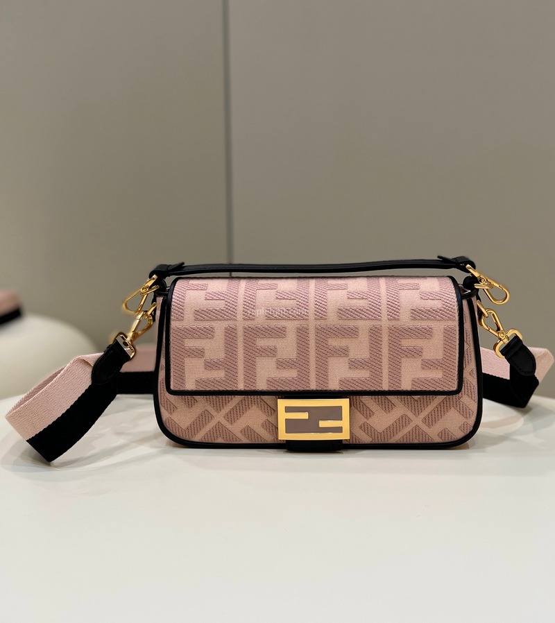 FENDI-8BR600 펜디 핑크 자수 캔버스 바게트 백