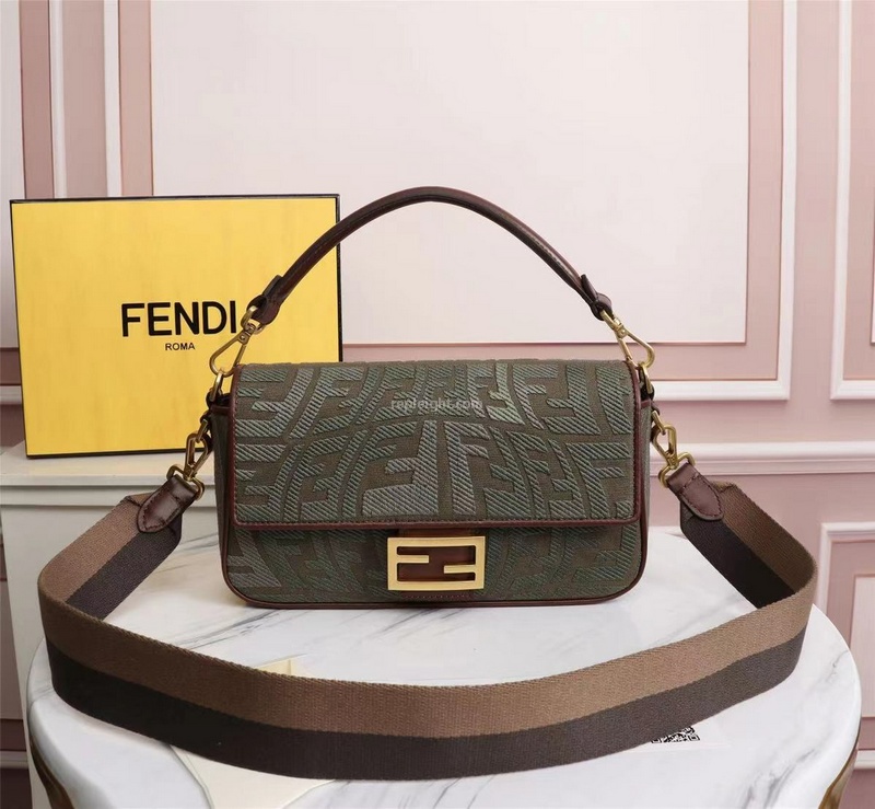 FENDI-8BR600 펜디 다크 그린 FF 피시아이 모티프 캔버스 미디엄 바게트 백