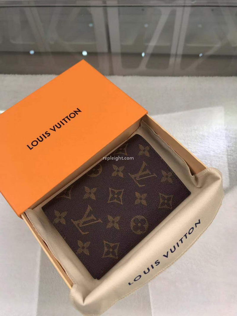 LOUIS VUITTON-M64502 루이비통 모노그램 패스포트 커버 여권지갑