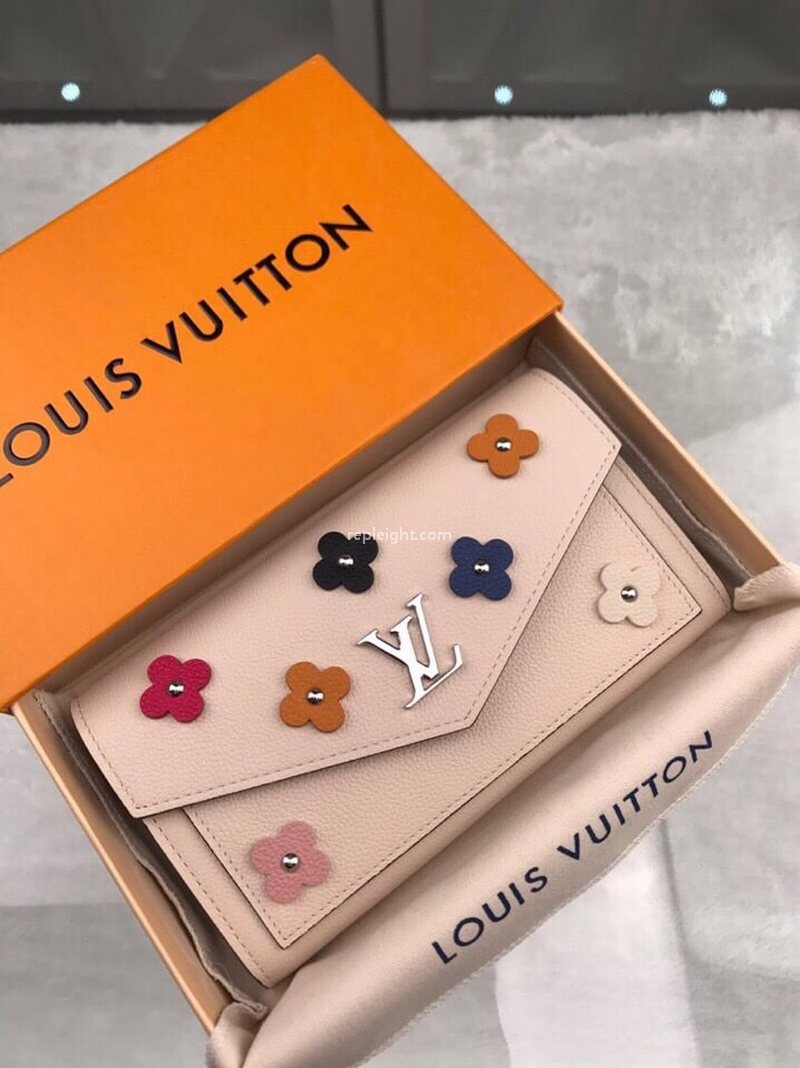 LOUIS VUITTON-M62656 루이비통 송아지 가죽 모노그램 플라워 장식 마이락미 월릿