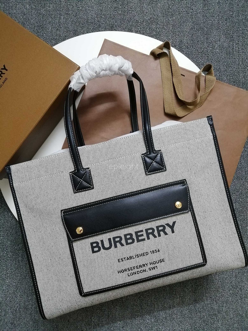 BURBERRY-80441281 버버리 투톤 캔버스 및 가죽 미디엄 프레야 토트백