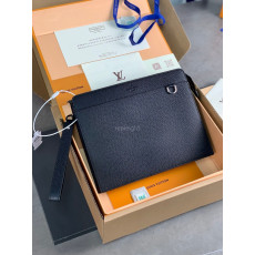 LOUIS VUITTON-M81745 스탠딩 파우치