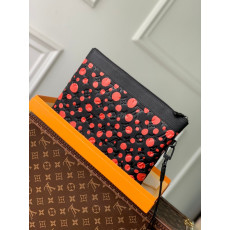 LOUIS VUITTON-M82019 LV X YK 포쉐트 투 고