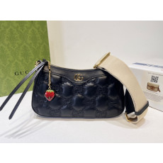 GUCCI- ‎‎735049 UM8HG 1046 GG 마틀라세 레더 핸드백