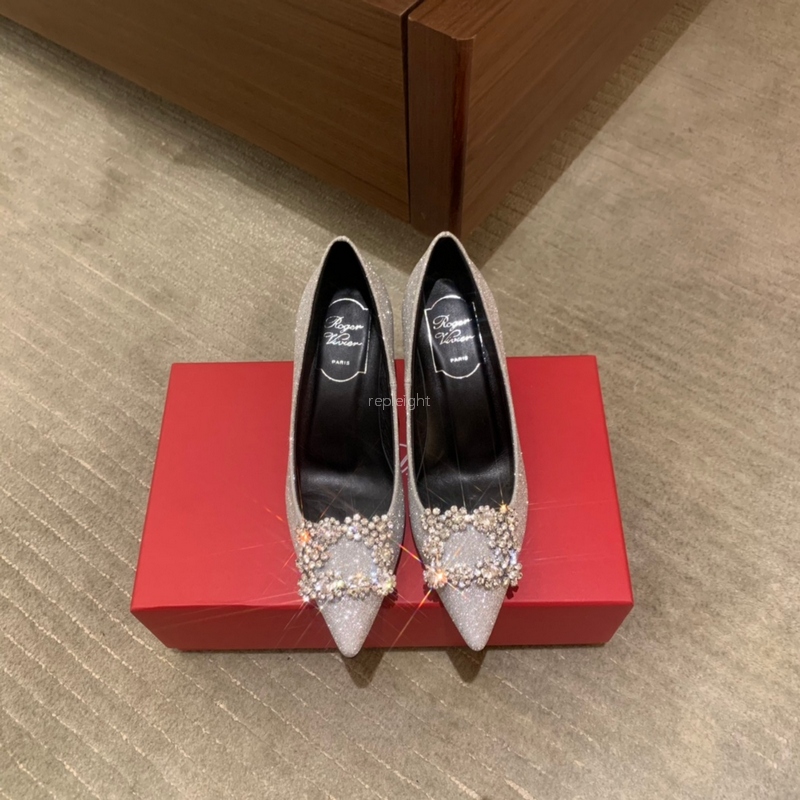 로저 비비에 - Roger Vivier 플라워 스트라스 버클 펌프스  힐 6.5CM (1)