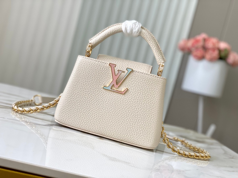 LOUIS VUITTON - 루이비통 M23082 카퓌신 미니