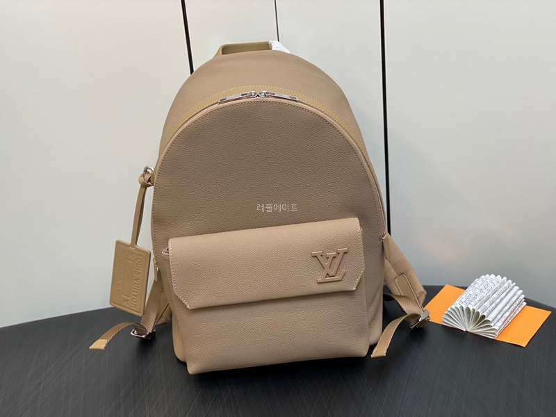 LOUIS VUITTON - 루이비통 m23708 테이크오프 백팩