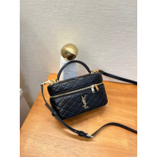 YSL- SAINT LAURENT 7667311EL071000 램스킨 GABY 미니 배니티 백